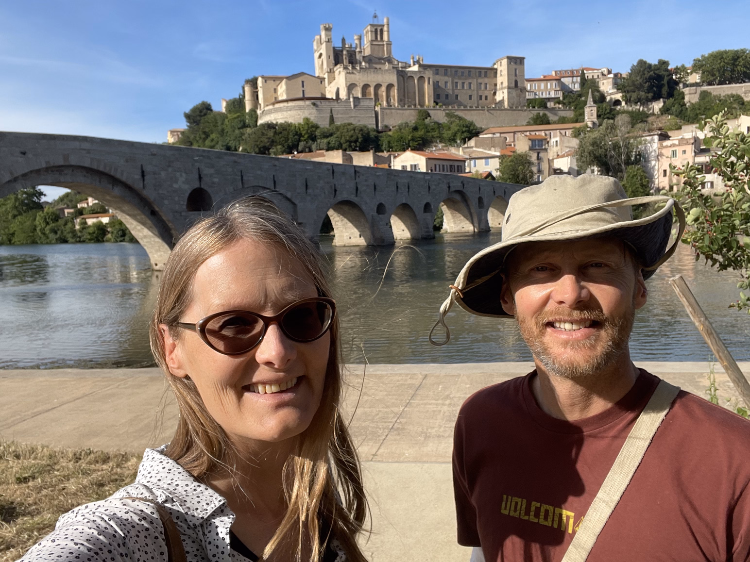 tracey & russ at Béziers river & church