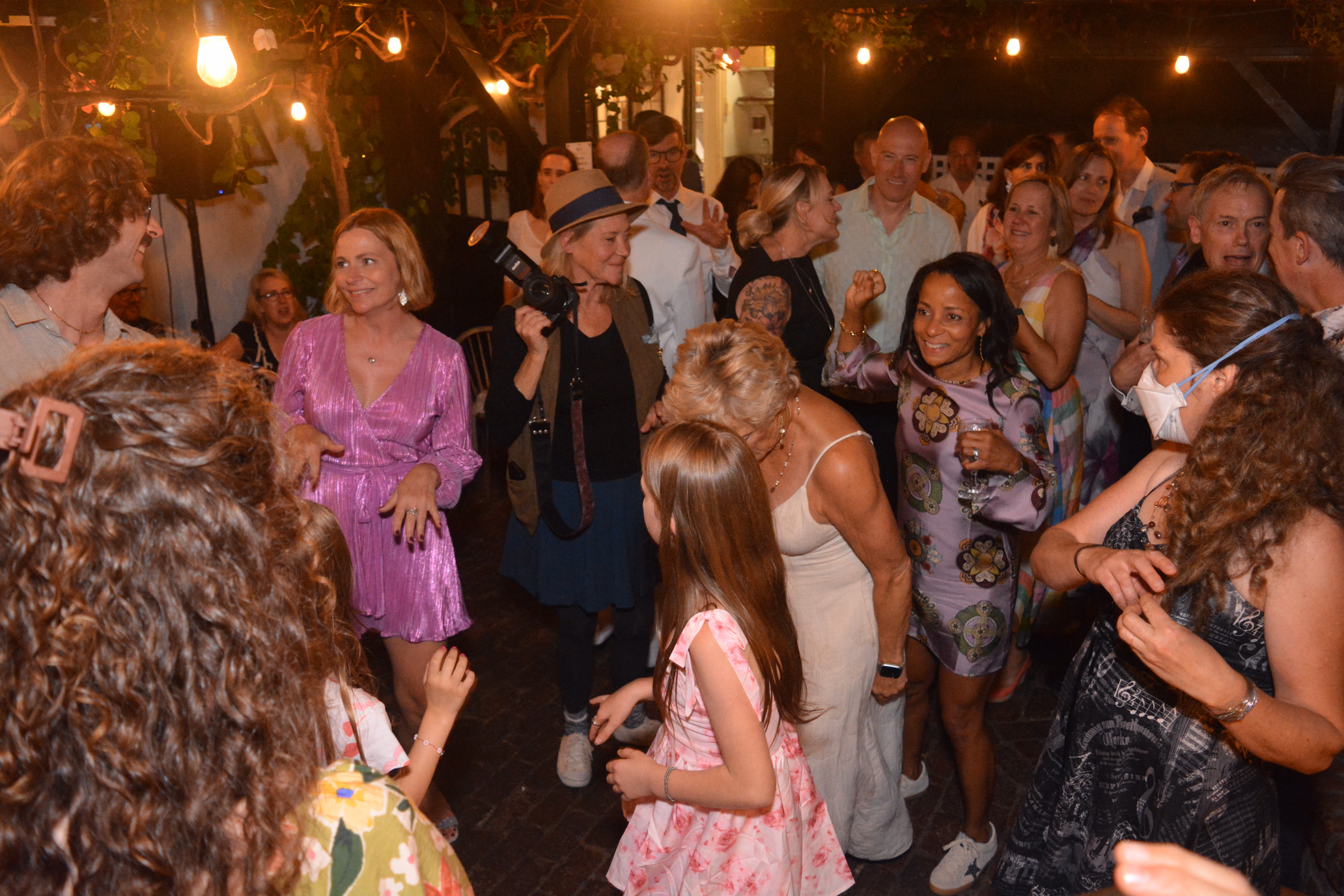 wedding party dancing