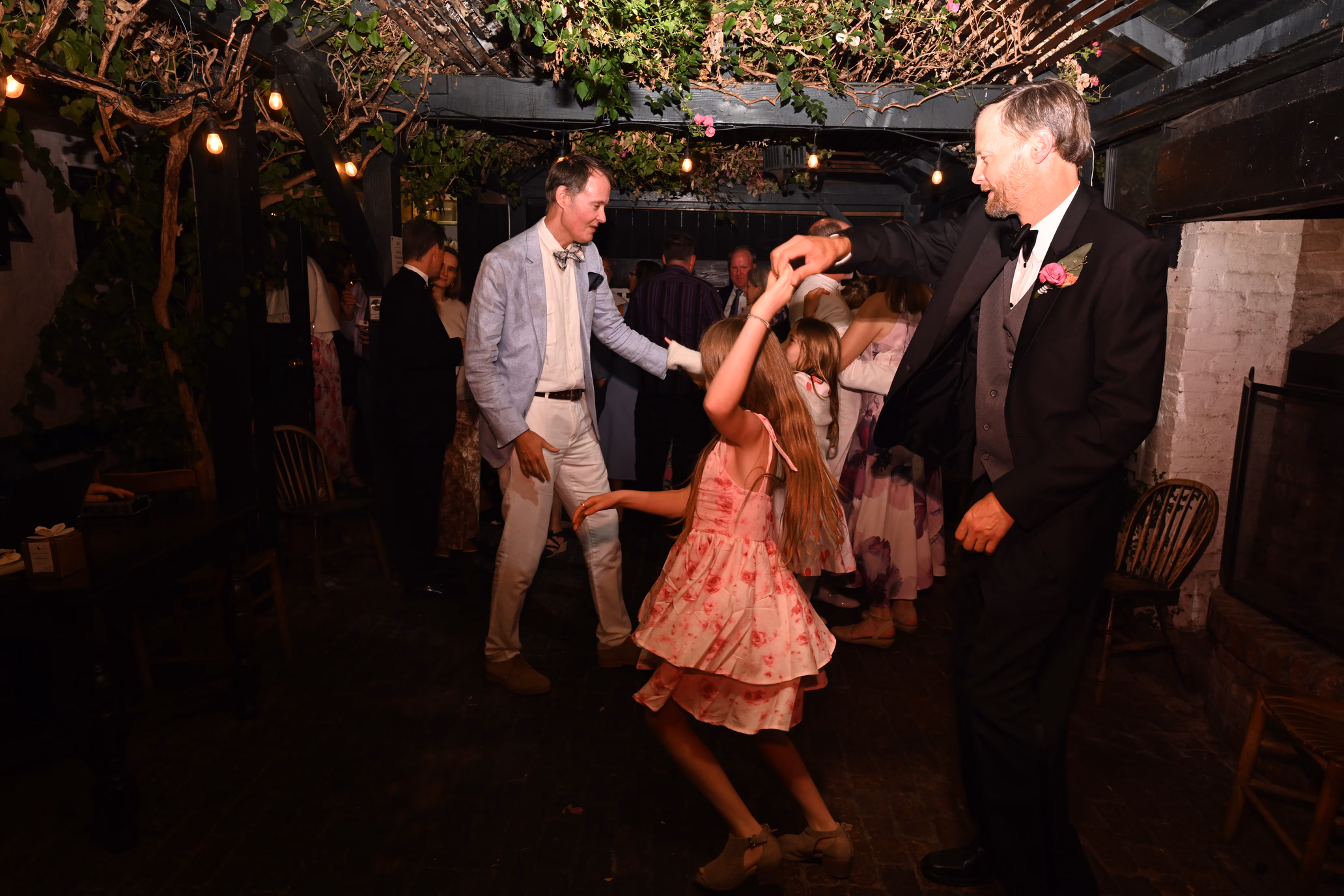wedding party dancing